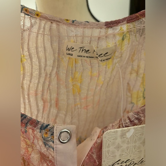 NWT Free People Angelina Lace Top in Light Pink Yellow Floral Combo - Picture 4 of 4